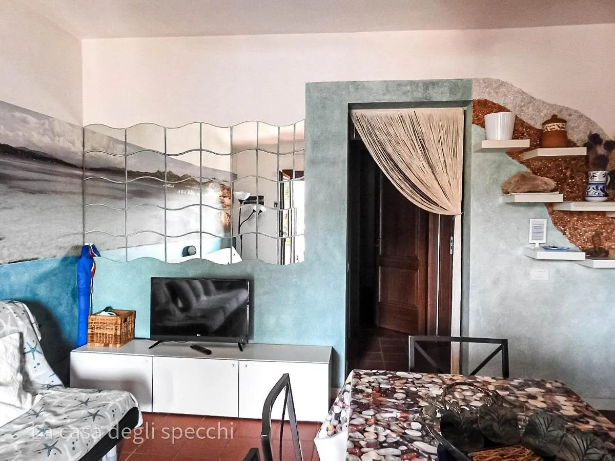 La Casa Degli Specchi-Villetta Con Due Giardini La Maddalena