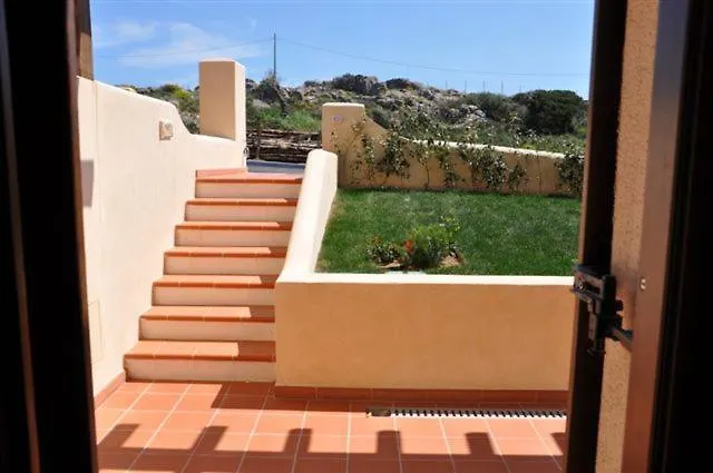 La Casa Degli Specchi-Villetta Con Due Giardini La Maddalena